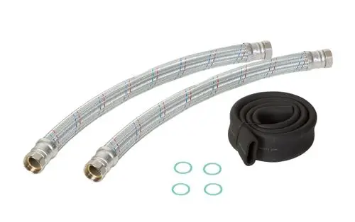 Remeha Anschlussset mit zwei Panzerschläuchen aus flexiblem Material und einem speziellen Gummischlauch sowie vier O-Ringen, geeignet für Heizungsinstallationen.